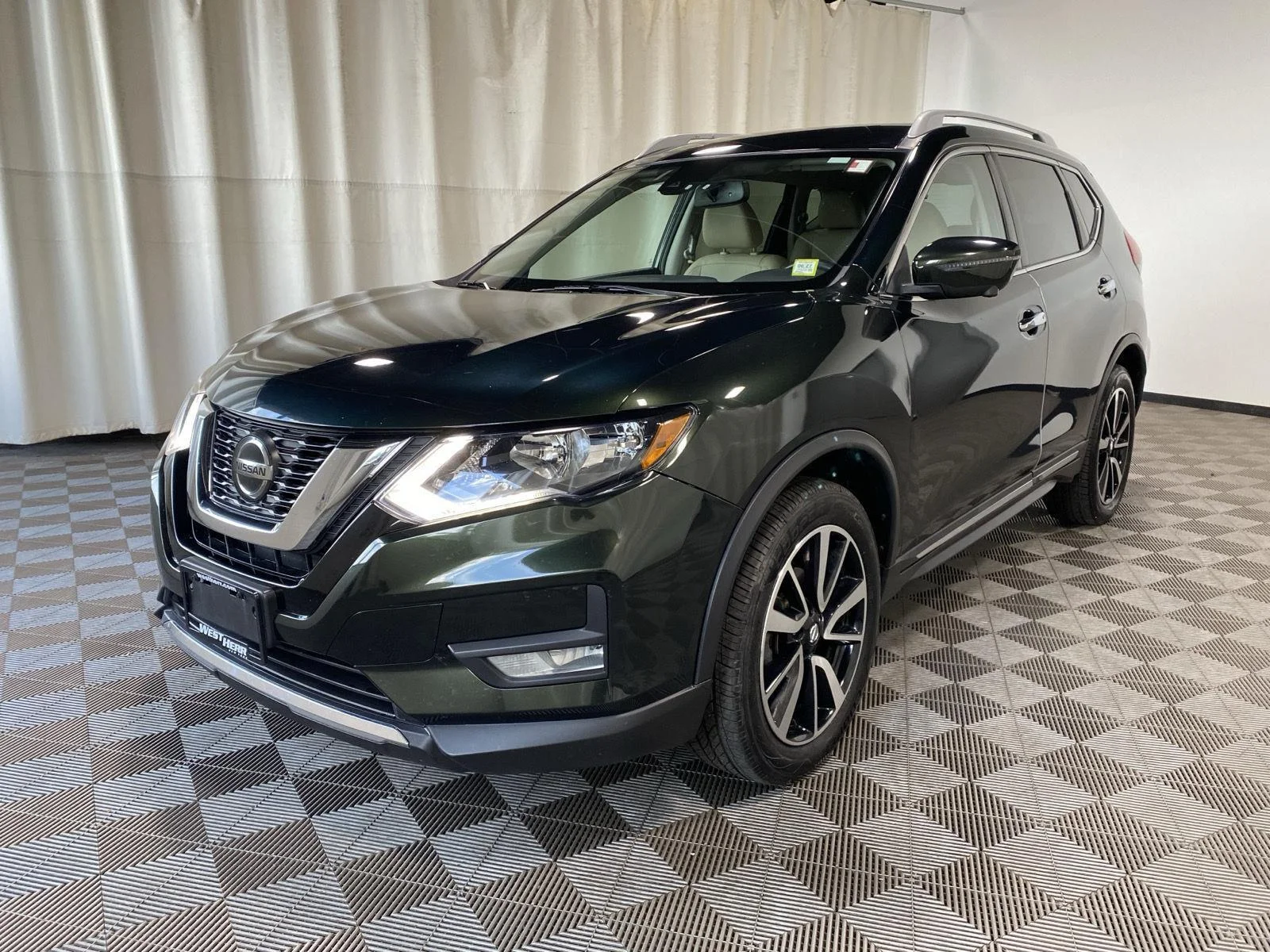 Used 2020 Midnight Pine Metallic Nissan SL image 3