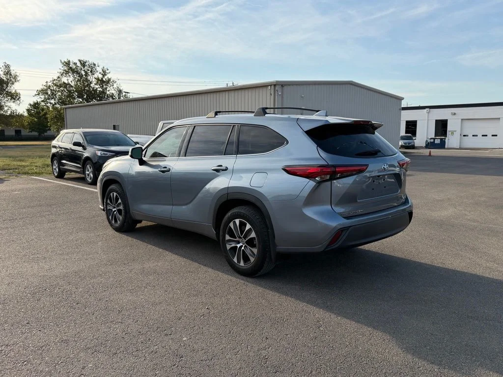 Certified Used 2020 Silver Toyota XLE image 6