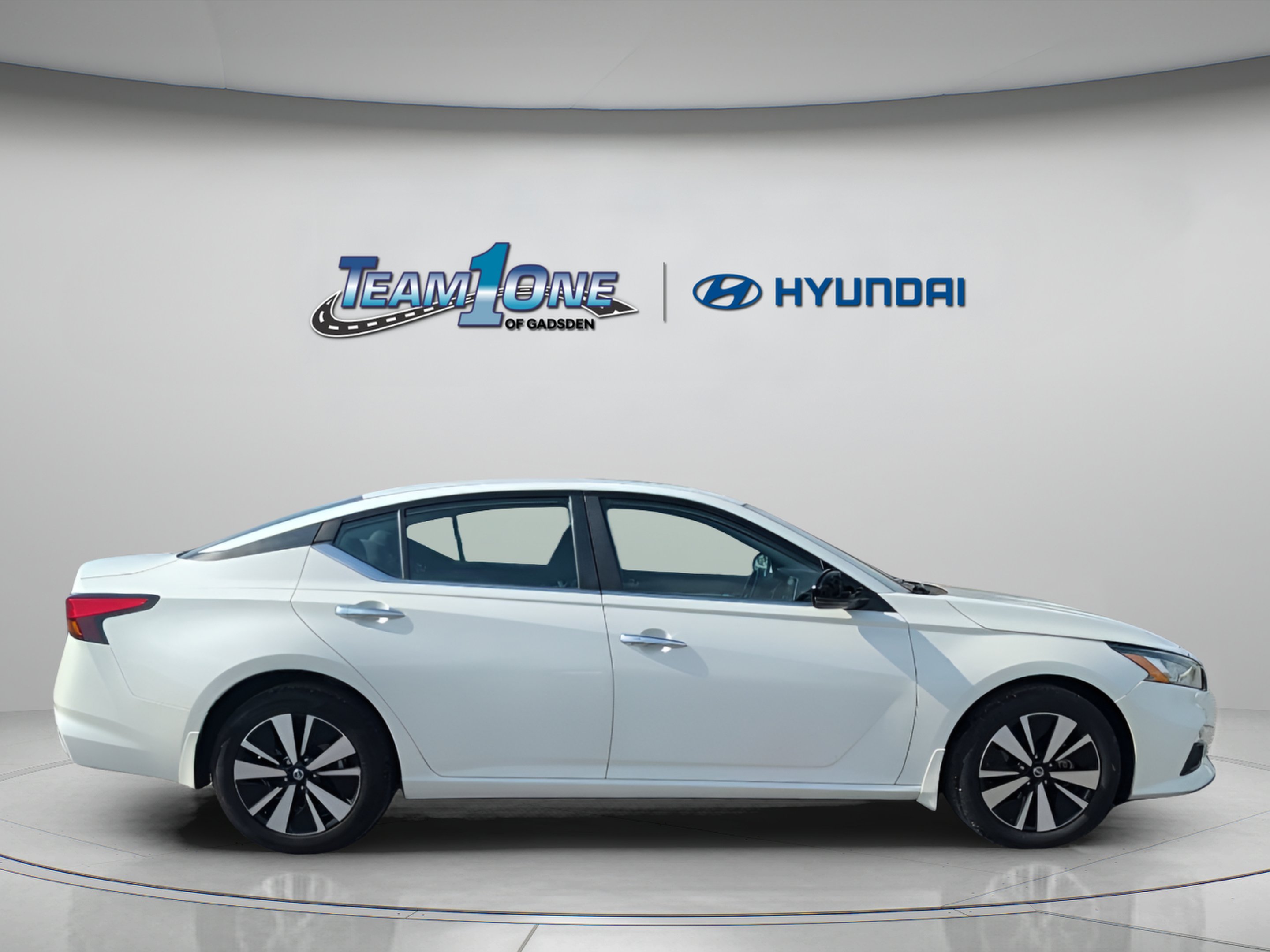 Used 2022 Pearl White Tricoat Nissan 2.5 SV image 9