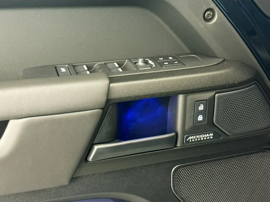 New 2026 Sargasso Blue Land Rover OCTA image 18