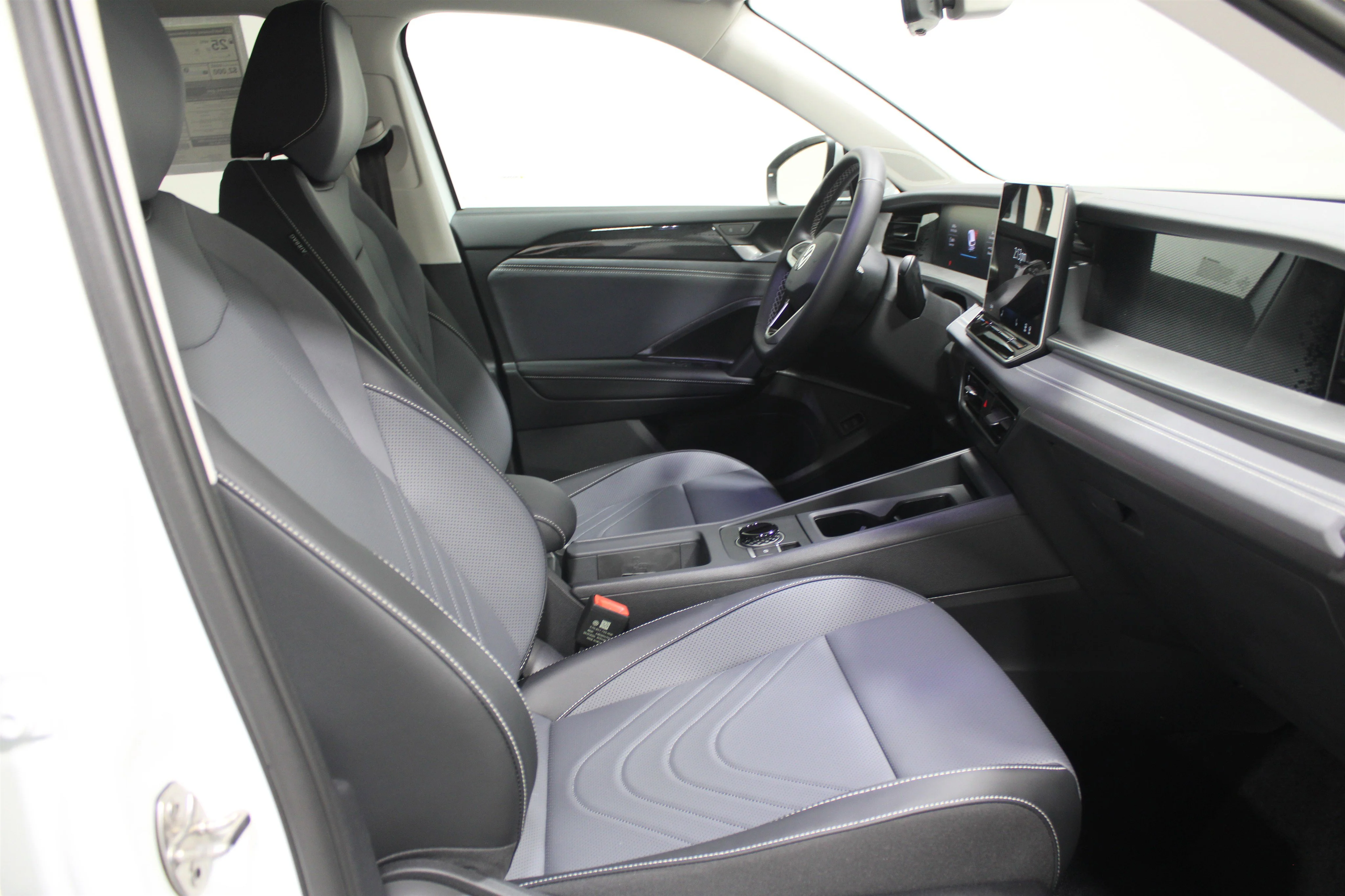 New 2026 Pure White Volkswagen SE image 23