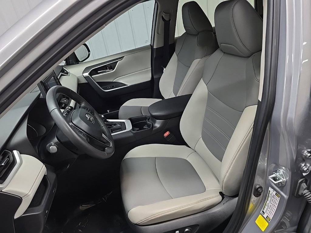 Used 2021 Silver Toyota XLE Premium image 30