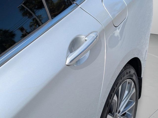 Used 2017 Silver Genesis 3.8 image 30
