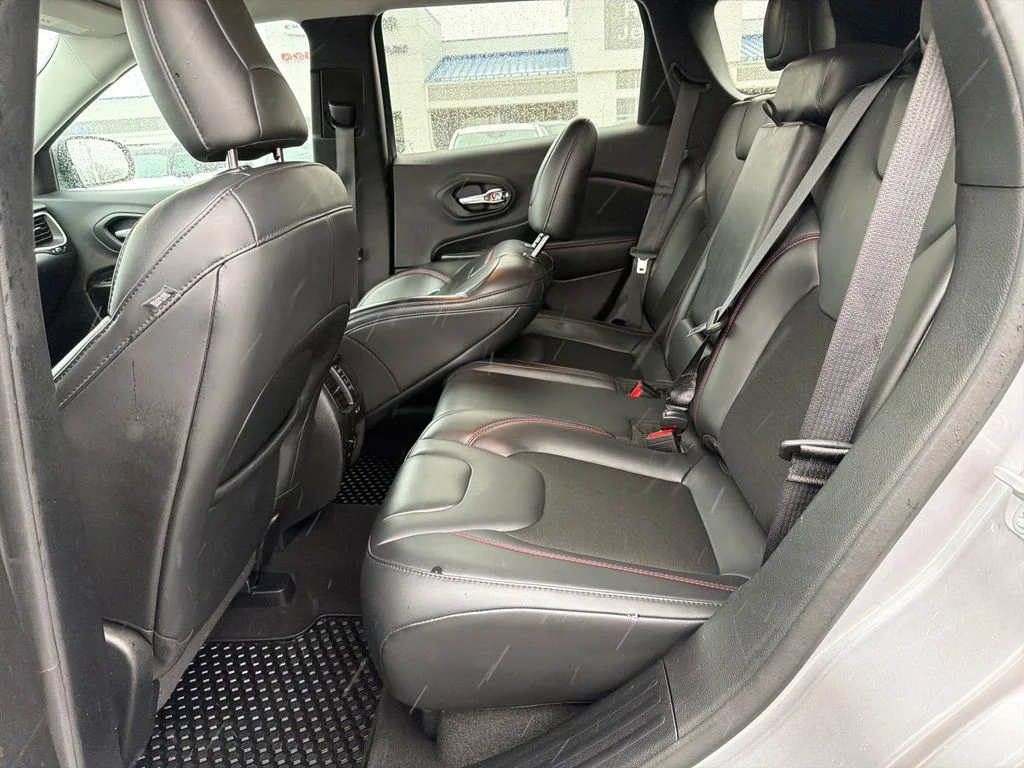 Used 2020 Silver Jeep Trailhawk image 23