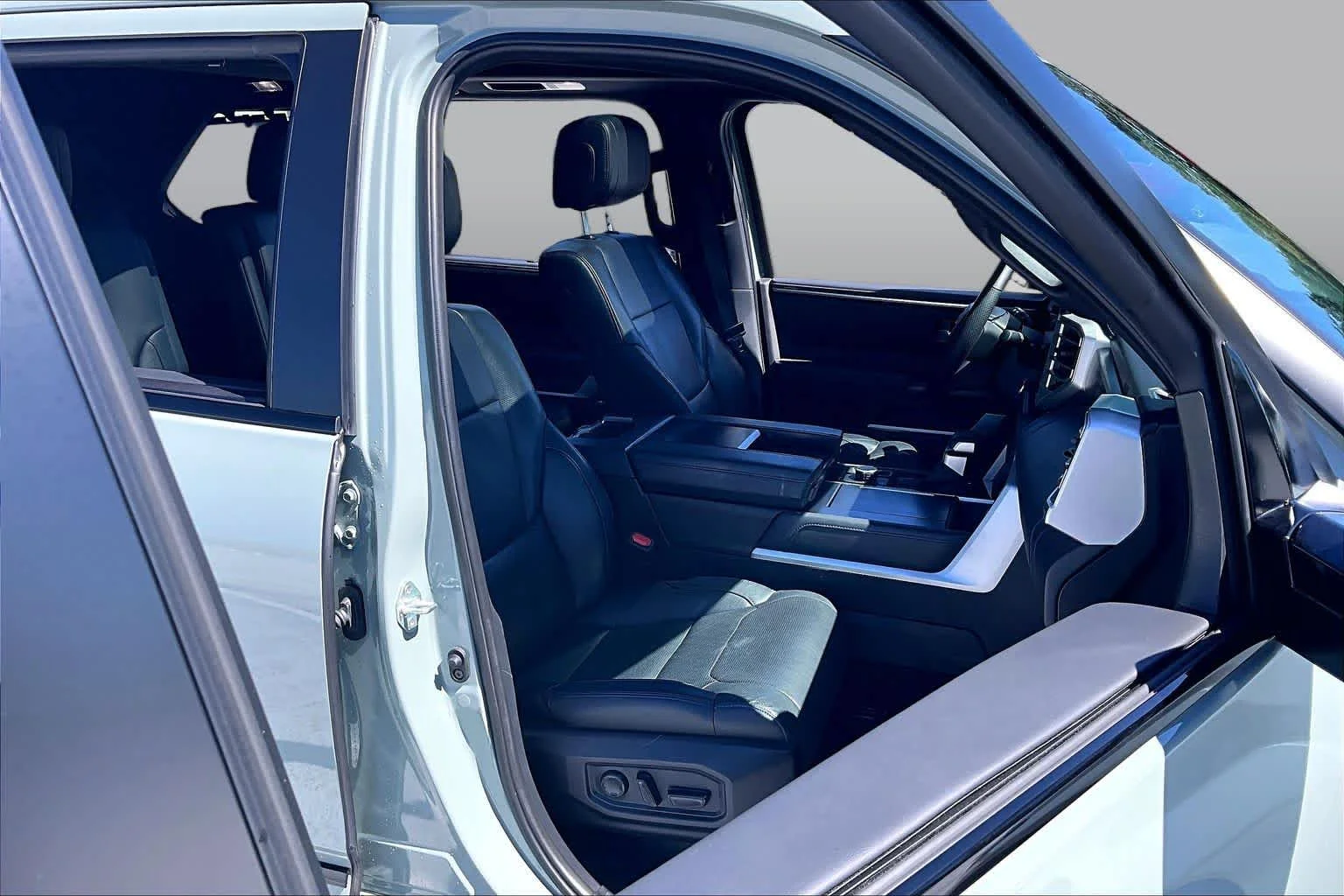 Used 2024 Lunar Rock Toyota Platinum image 9