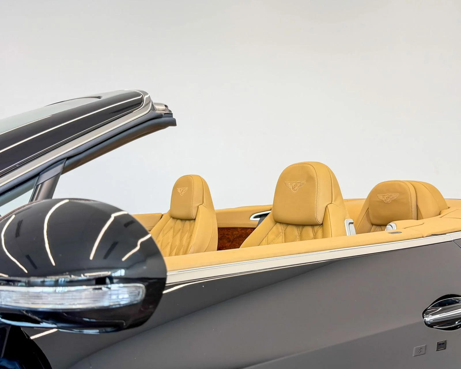 Used 2014 Black Bentley Base image 31