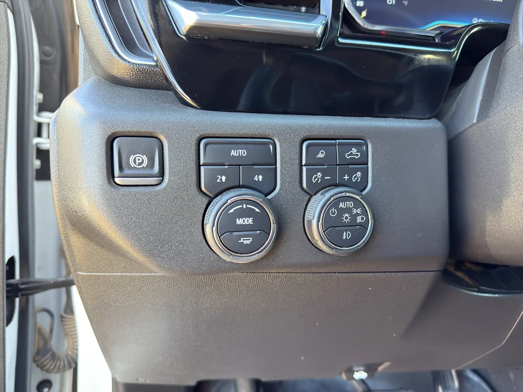 Used 2025 Summit White Chevrolet LTZ image 17