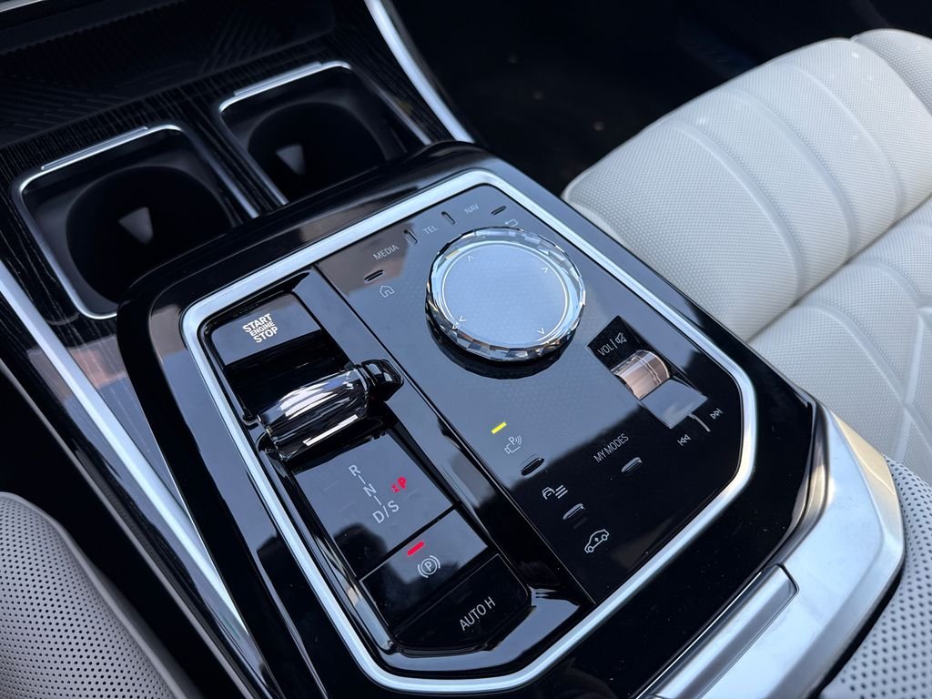 New 2026 Black Sapphire Metallic BMW 740i image 24