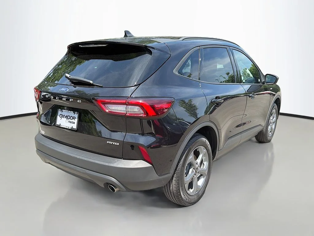 Used 2025 Agate Black Metallic Ford ST-Line image 6