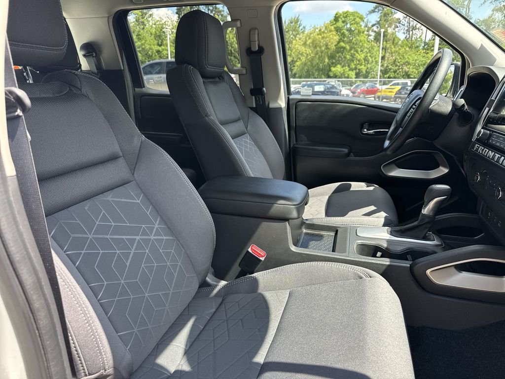 Used 2025 White Nissan SV image 25
