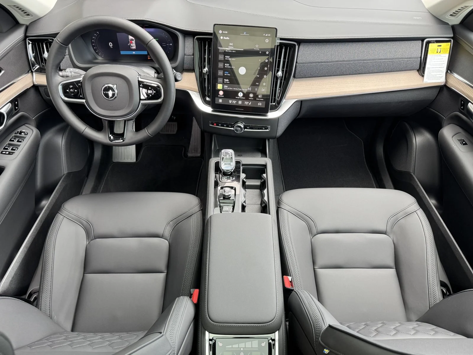 New 2026 Gray Volvo T8 Plus image 3