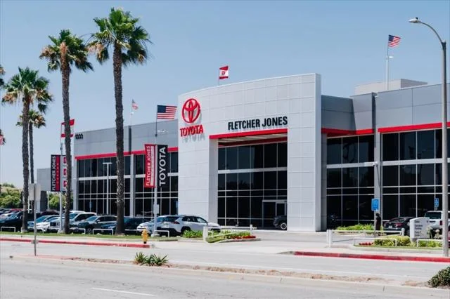 Certified Used 2018 Super White Toyota LE image 22