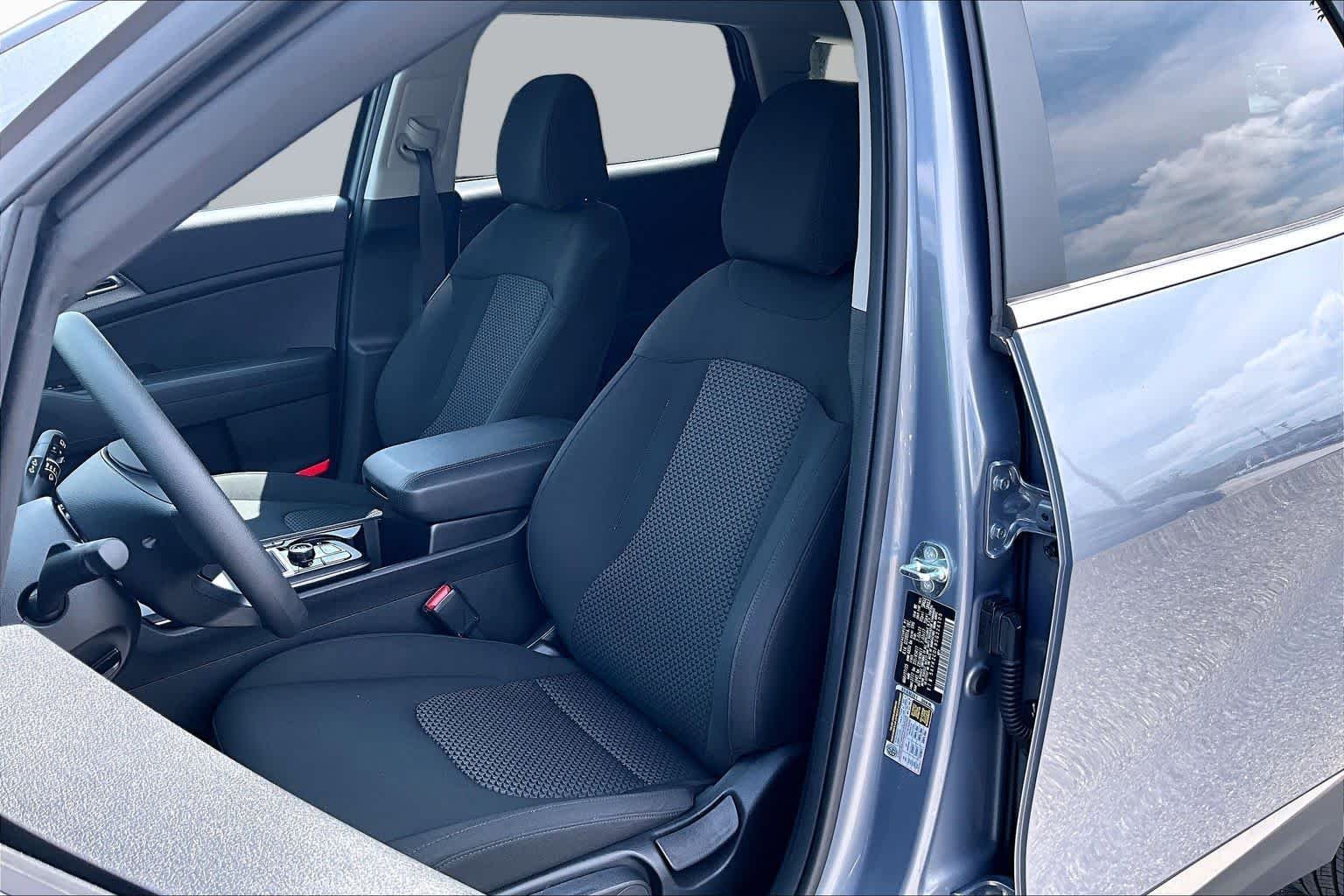 Used 2025 Everlasting Silver Kia LX image 8