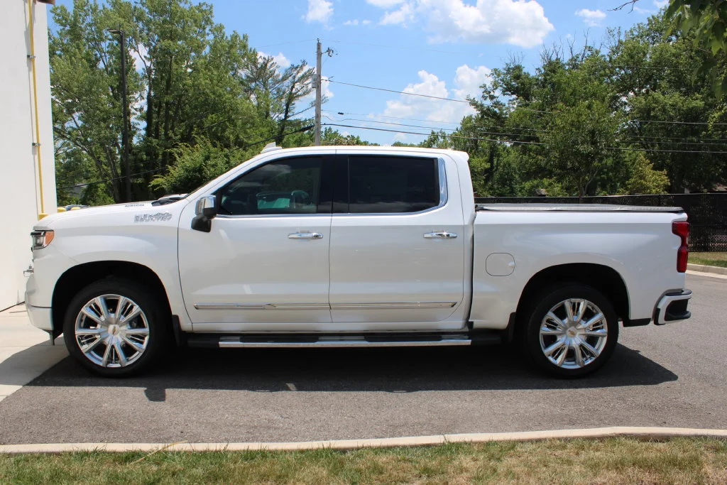 Used 2024 Iridescent Pearl Tricoat Chevrolet High Country image 12