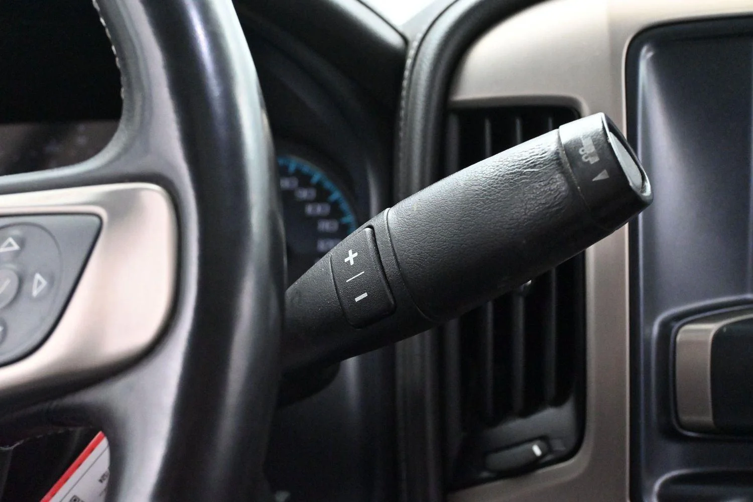 Used 2019 Summit White GMC Denali image 25