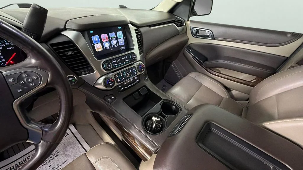 Used 2019 IRIDESCENT PEARL TRICOAT Chevrolet LT image 19