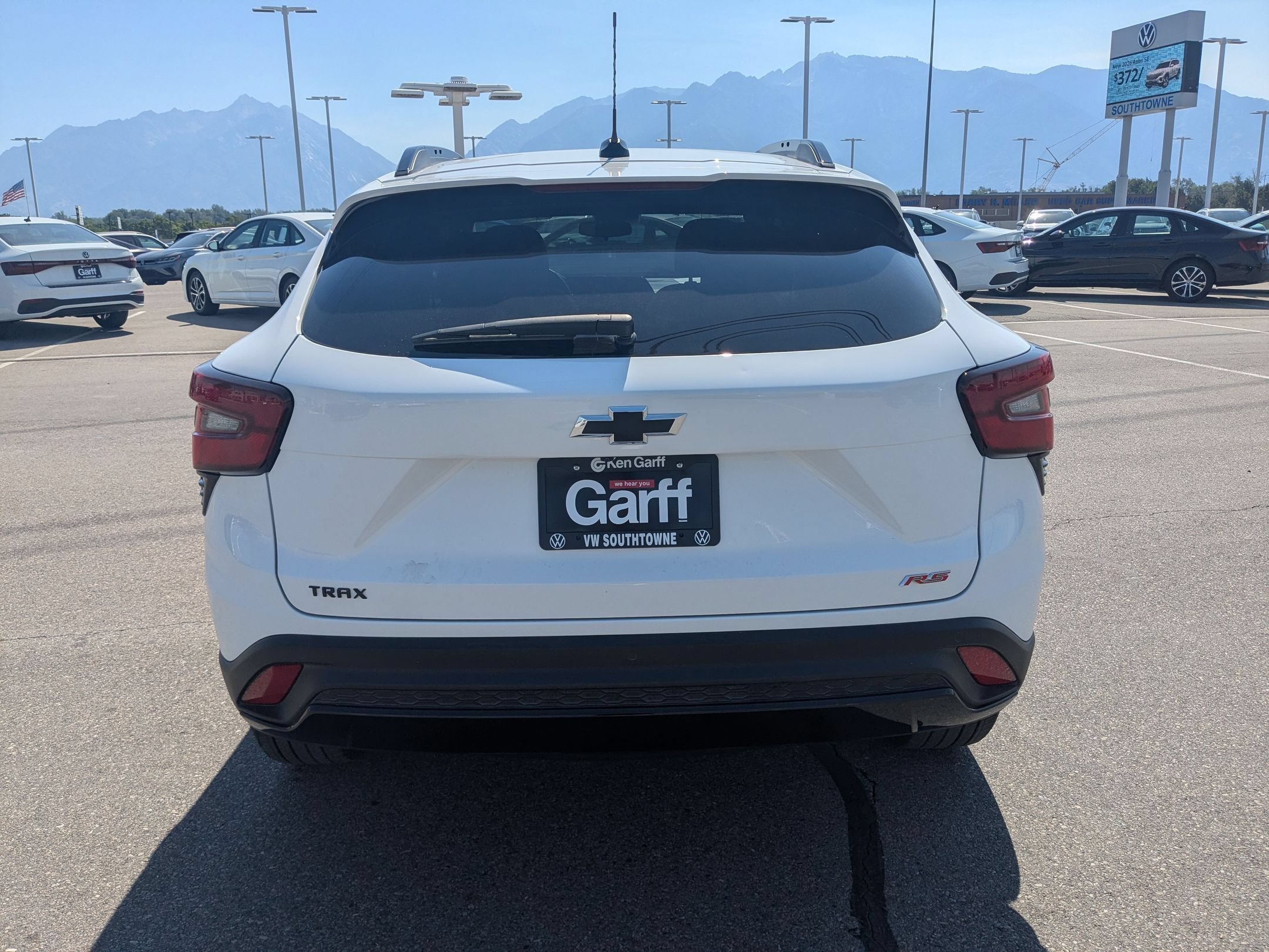 Used 2025 Summit White Chevrolet 2RS image 4