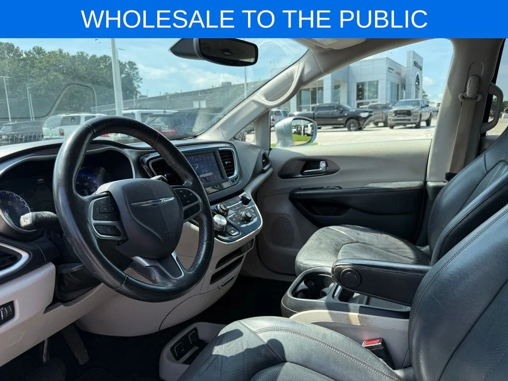 Used 2020 Silver Chrysler Touring L image 4
