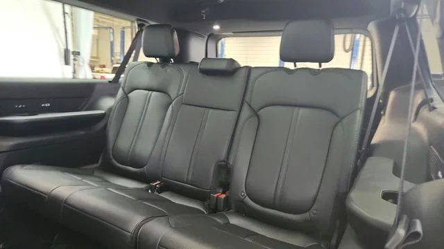 New 2026 Baltic-Gray Metallic Clear-Coat Exterior Paint Jeep Limited Altitude image 20