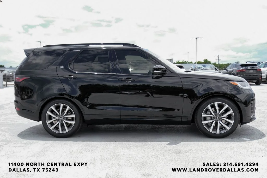 New 2026 Santorini Black Metallic Land Rover Dynamic SE image 5