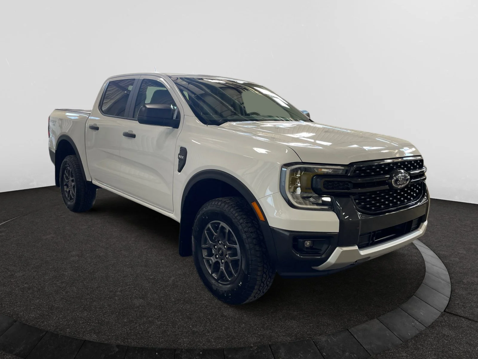 New 2026 Oxford White Ford XLT image 7