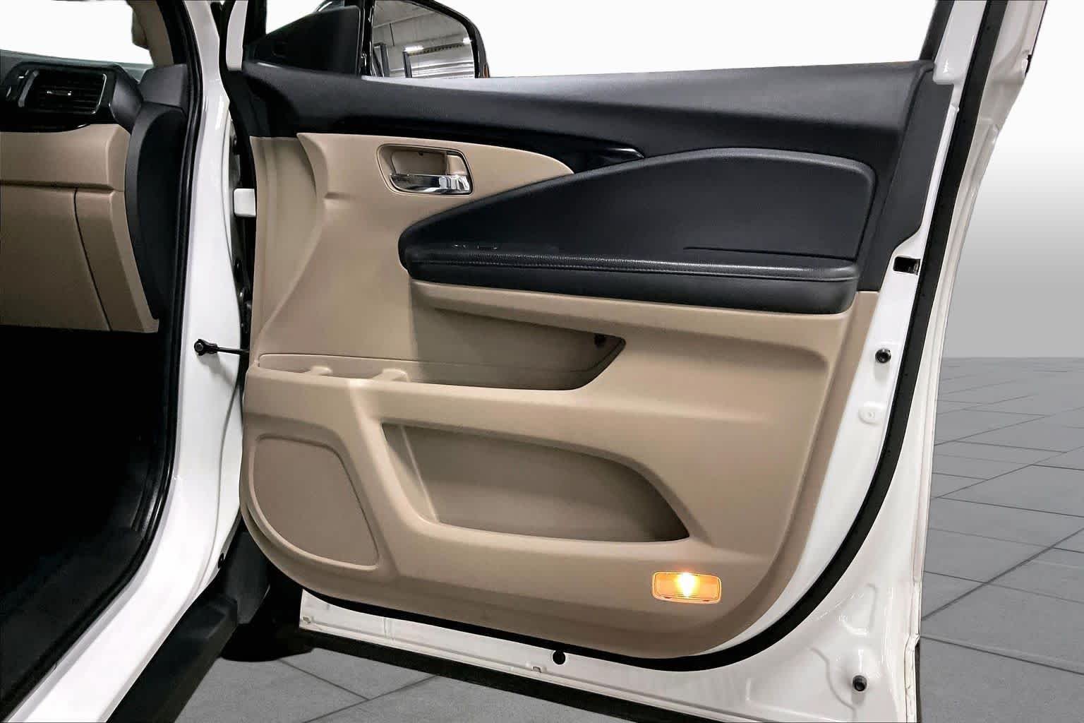 Used 2020 Platinum White Pearl Honda Elite image 23