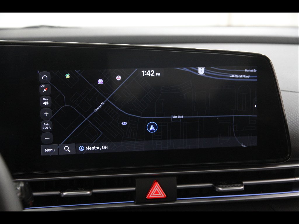 2025 Hyundai Elantra Limited - Photo 10