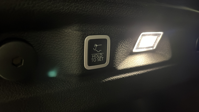 Used 2024 Diamond Black Crystal Pearlcoat Jeep Limited image 29
