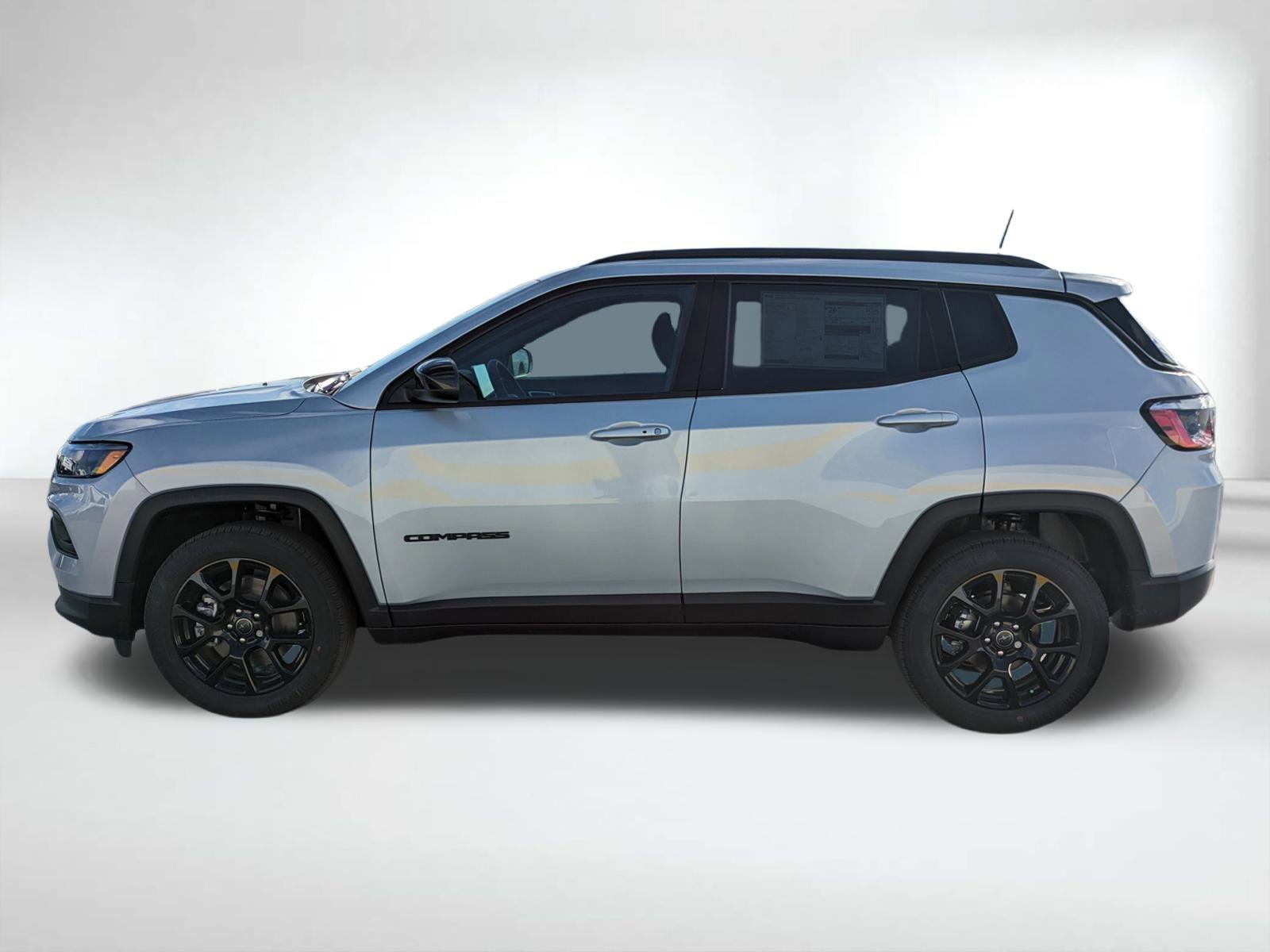New 2026 Silver Zynith Metallic Clear-Coat Exterior Paint Jeep Latitude image 7
