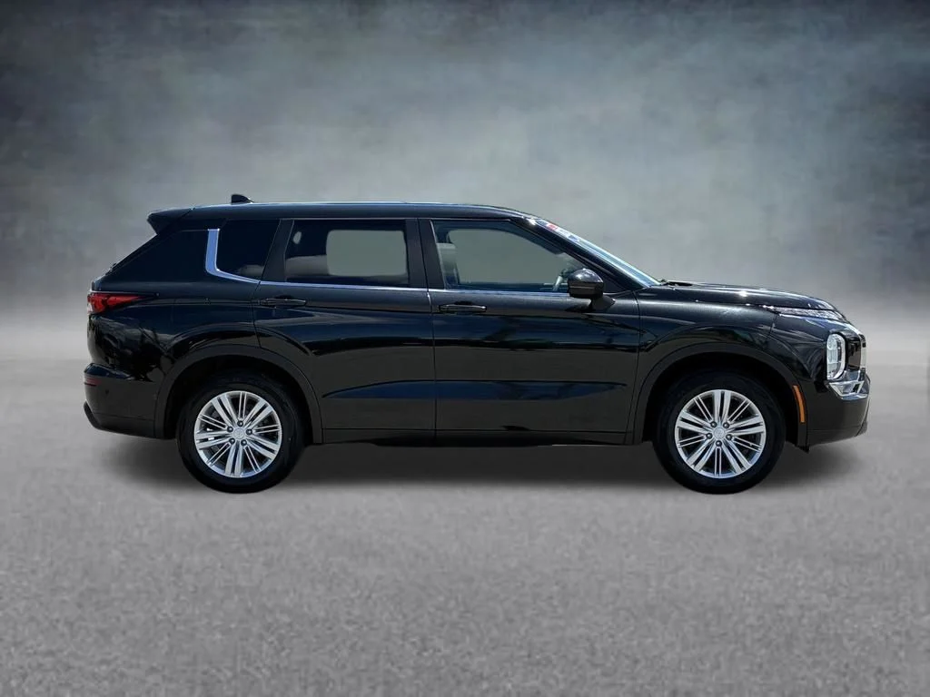 Used 2022  Mitsubishi ES image 6
