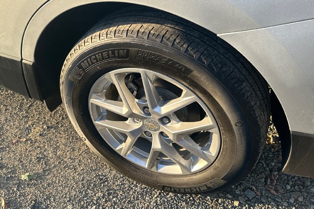 Used 2022 Silver Chevrolet LS image 4