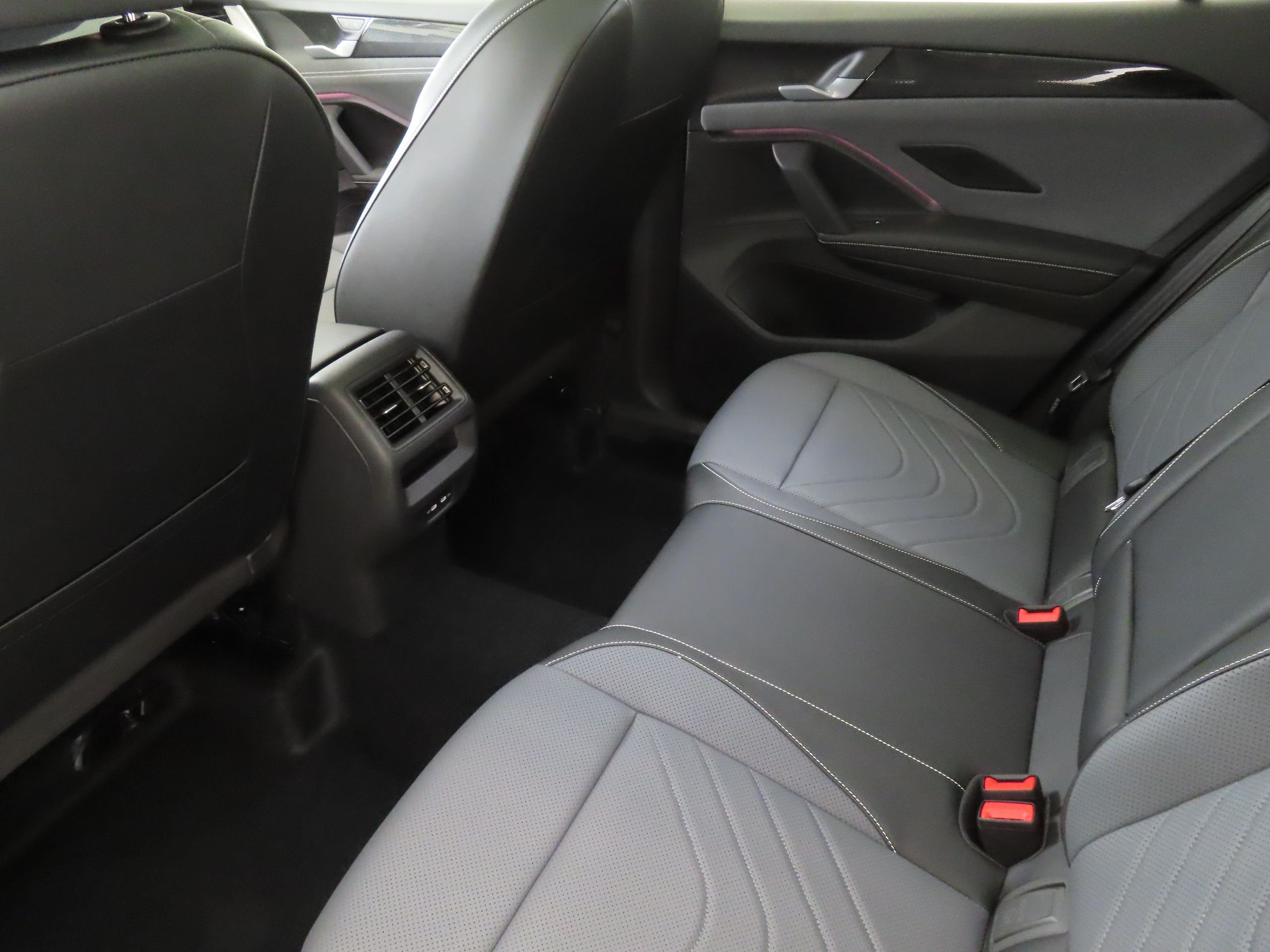 New 2026 White Volkswagen 2.0T SE image 22