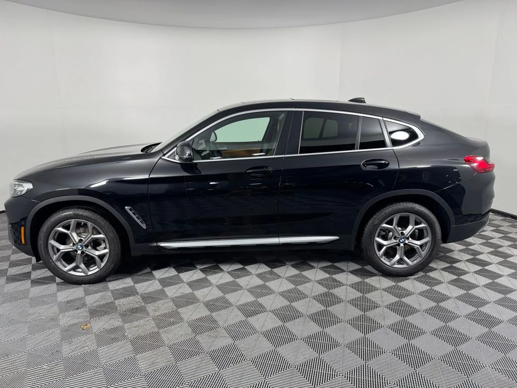 Certified Used 2025 Black Sapphire Metallic BMW xDrive30i image 8
