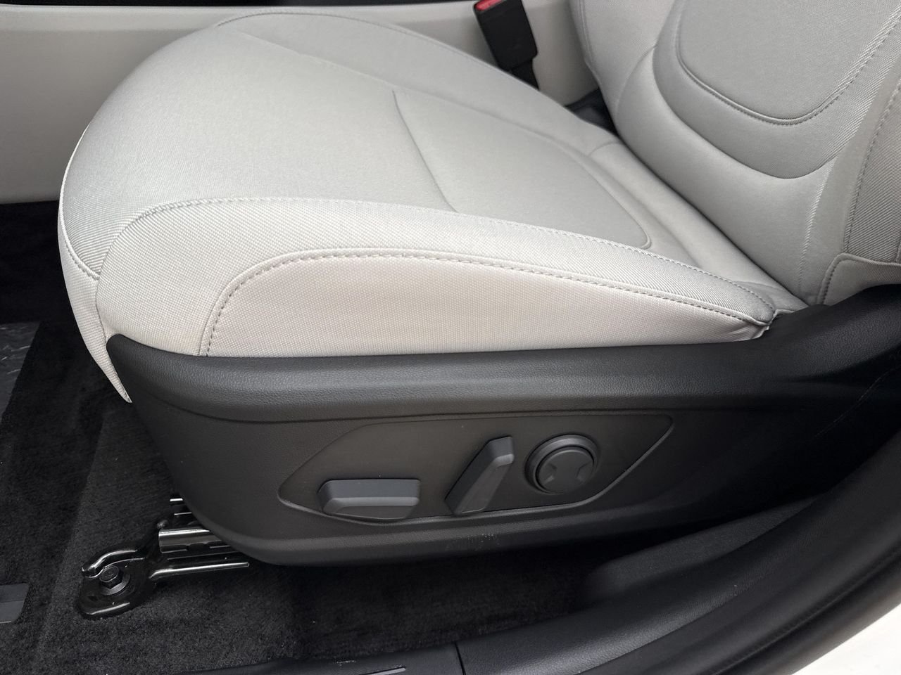 New 2026 Creamy White Pearl Hyundai SEL image 11