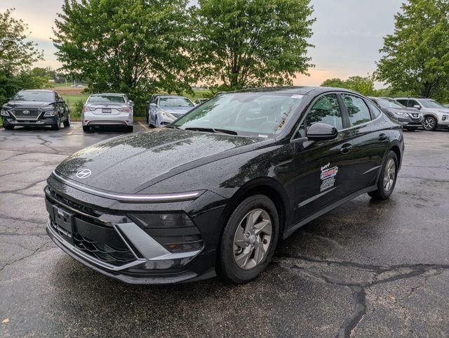 Certified Used 2026 Black Hyundai SE image 3