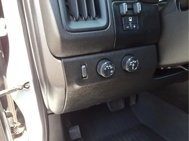 Used 2018 White Chevrolet ZR2 image 17