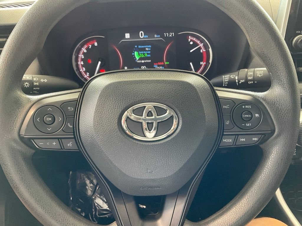 2025 Toyota RAV4 XLE - Photo 10