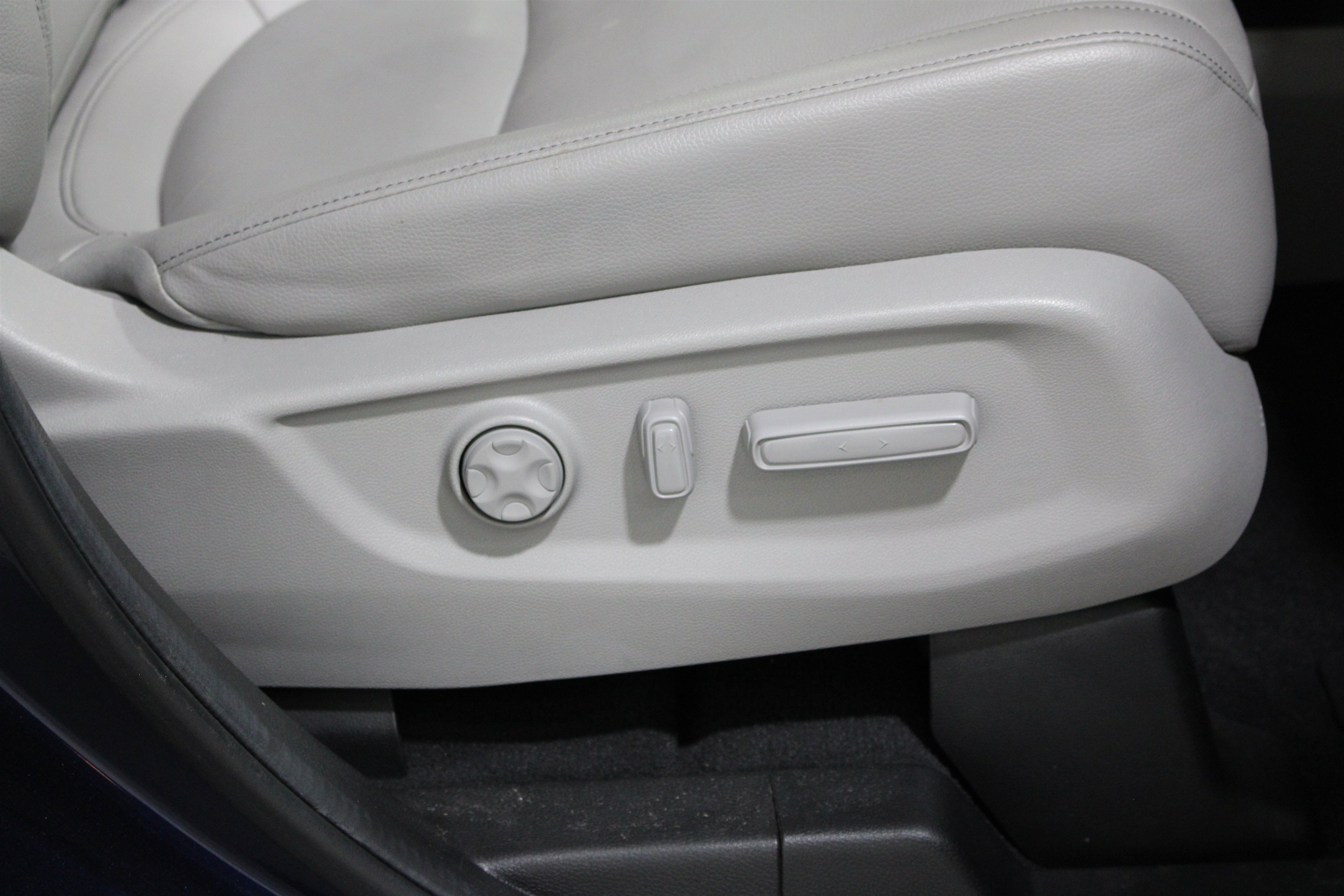 Used 2024 Blue Honda EX-L image 26