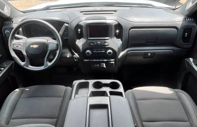 Used 2025 White Chevrolet Custom image 15