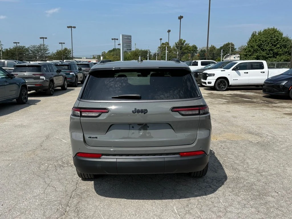 New 2027 Sting-Gray Clearcoat Jeep Limited image 7