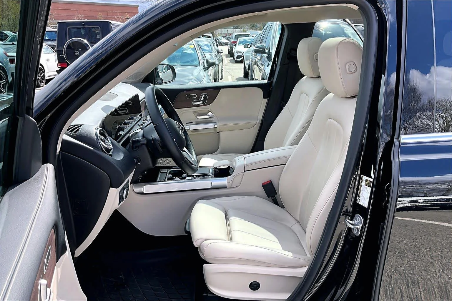 Used 2023 Night Black Mercedes-Benz GLB 250 image 9