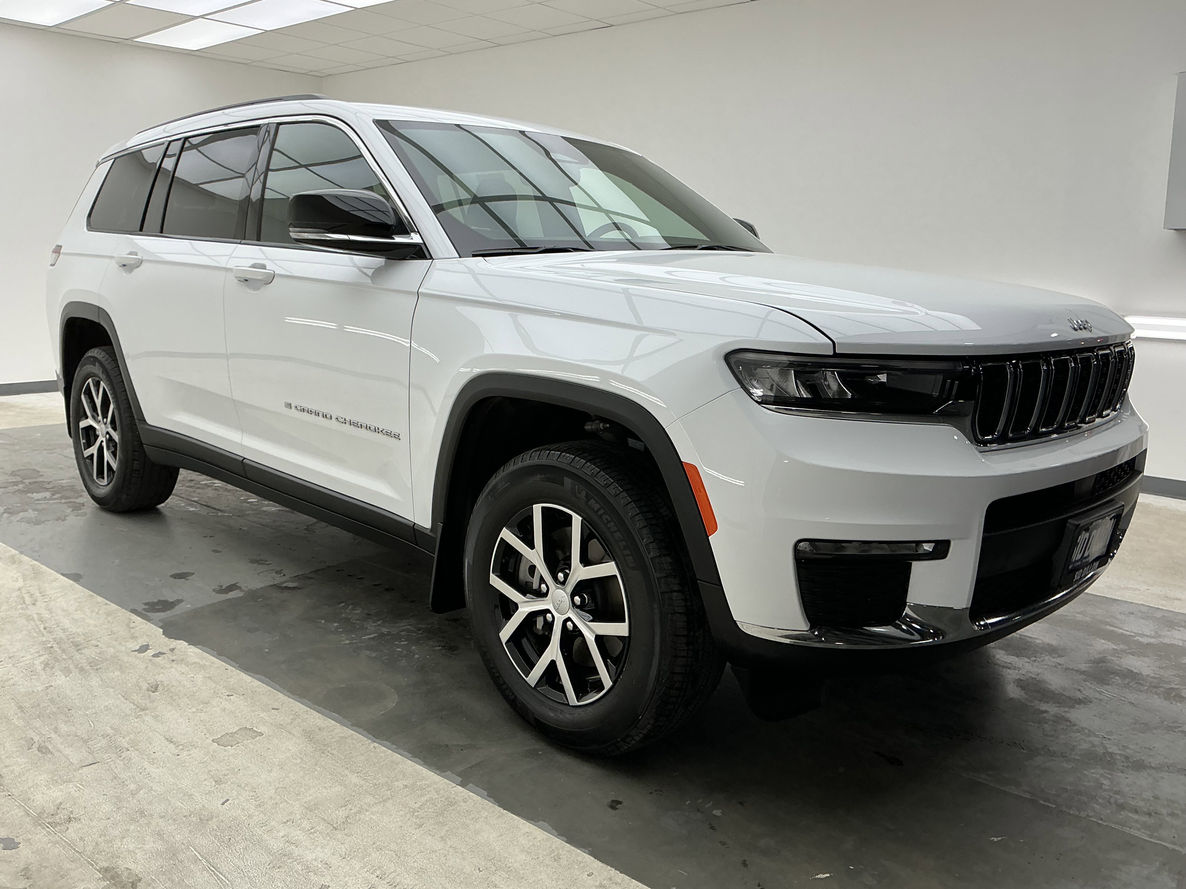 Certified Used 2024 Bright White Clearcoat Jeep Limited image 3