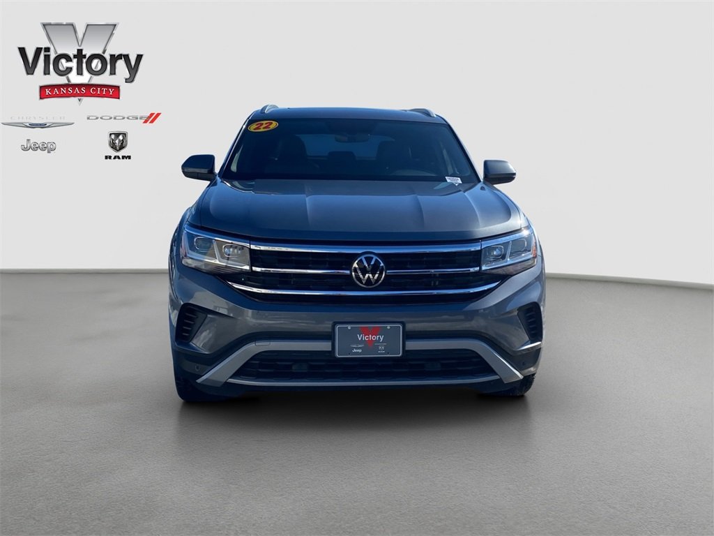 Used 2022 Volkswagen Atlas Cross Sport SE w/Tech with VIN 1V2JE2CA5NC228456 for sale in Kansas City