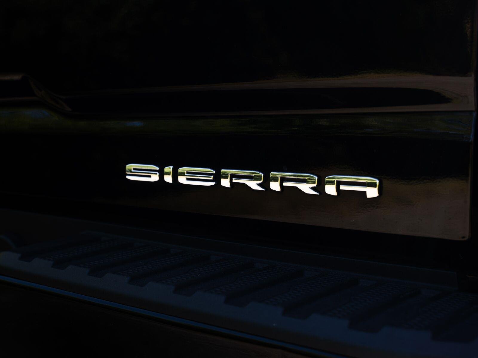 Used 2025 Onyx Black GMC Denali image 19