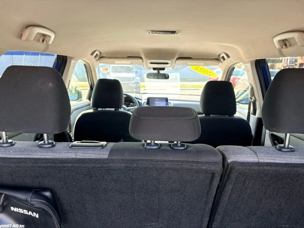 Used 2021 Blue Nissan S image 7