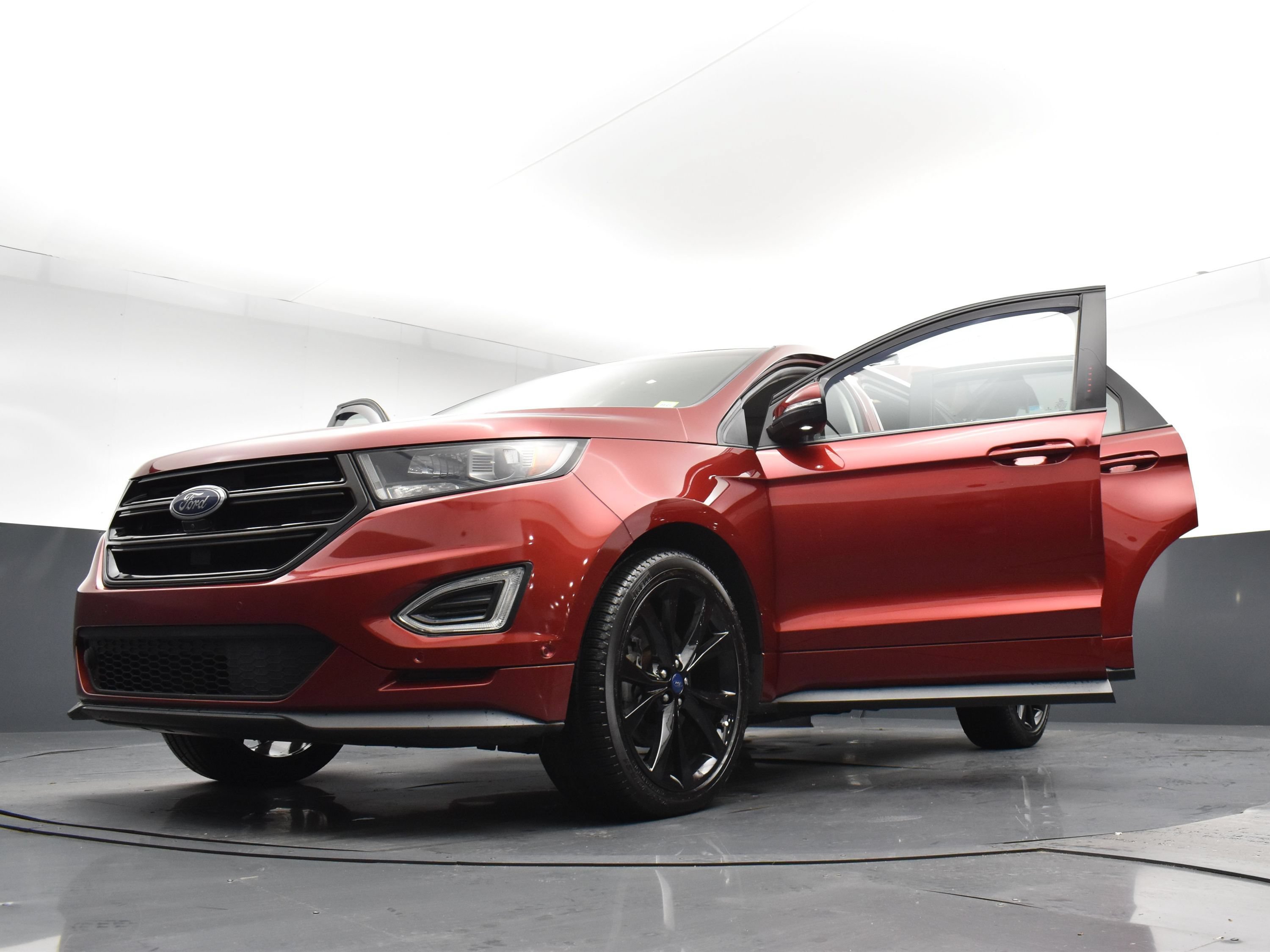 Used 2016 Red Ford Sport image 28