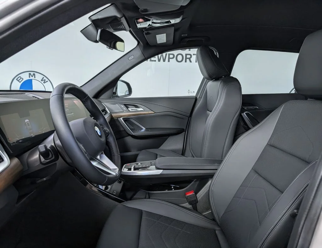 New 2026 Space Silver Metallic BMW xDrive28i image 2