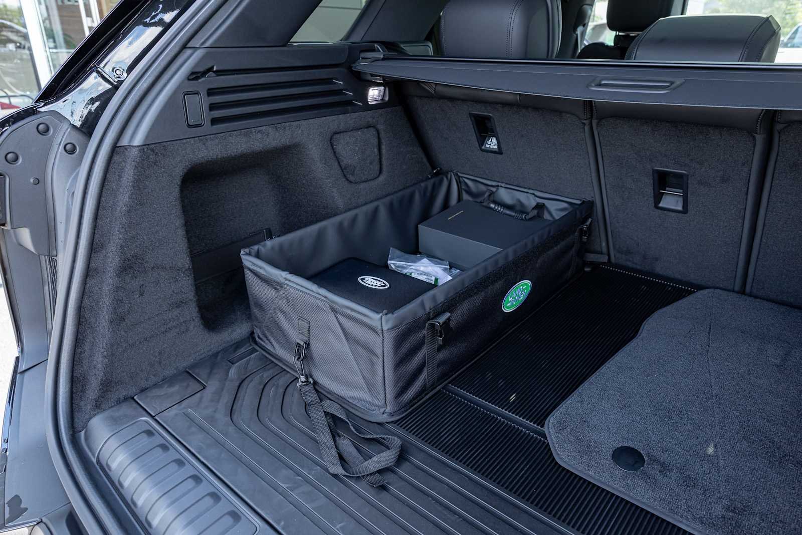 New 2026 BLACK Land Rover SE image 36