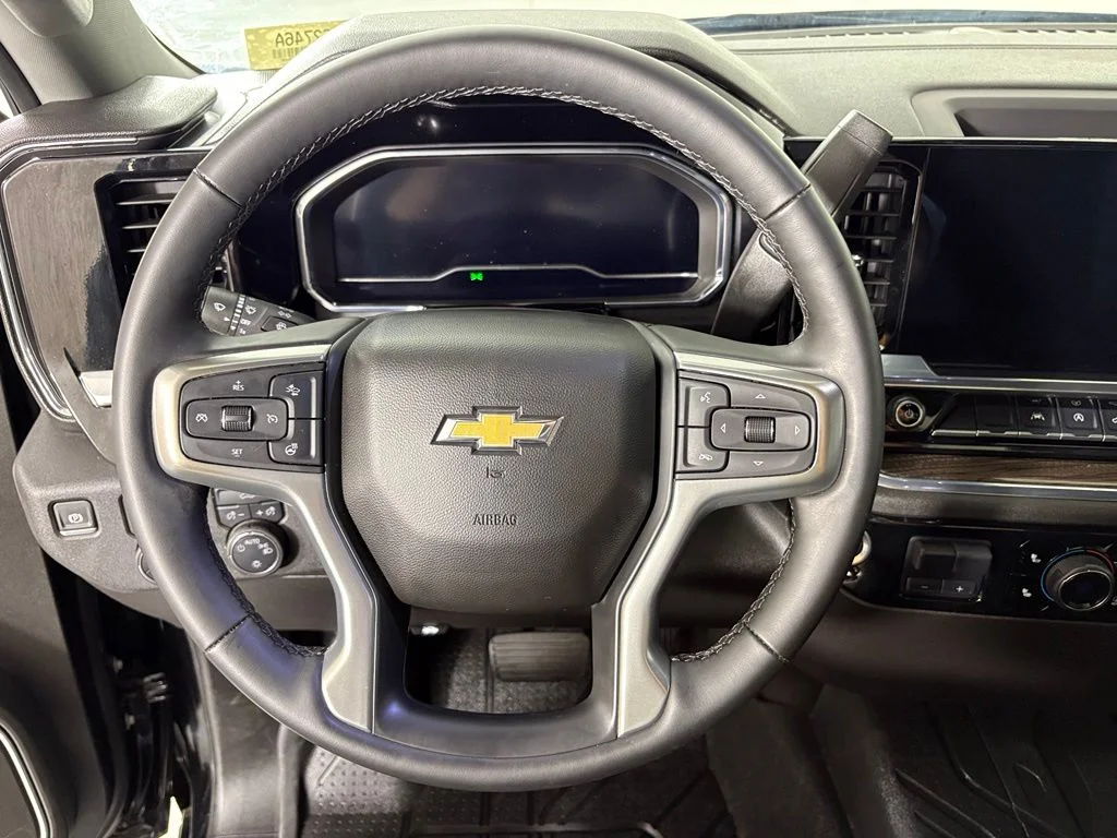 Used 2025 Black Chevrolet LT image 22