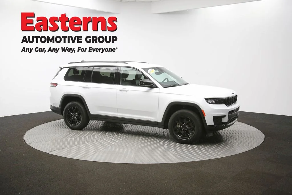 Used 2024 White Jeep Altitude image 50